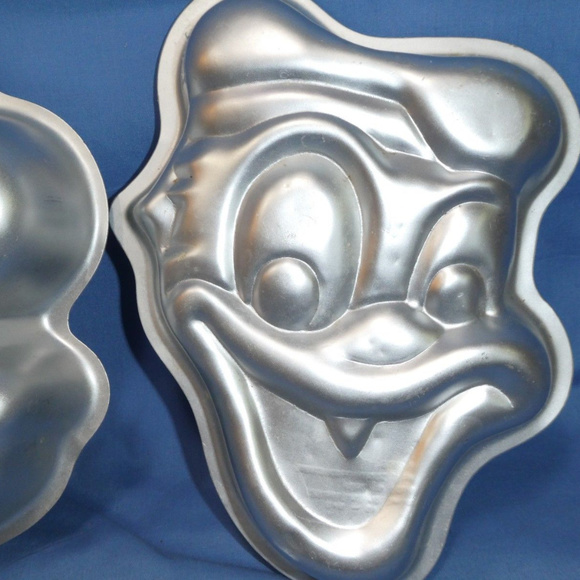 CHRISTMAS#24 DISNEY 1976 VINTAGE Donald Duck cake, ice, ice cream, or jello mold - Picture 1 of 2